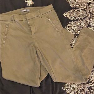 Olivia pants with zipper pockets
